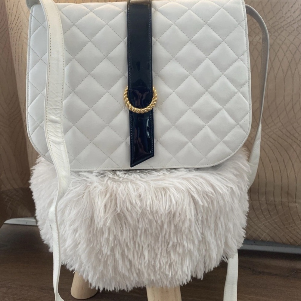 Barbara Miller New York Leather 
Elegant White Quilted Shoulder Bag